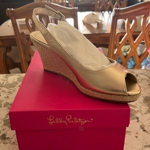 Lily Pulitzer size 10 gold metallic wedge shoes